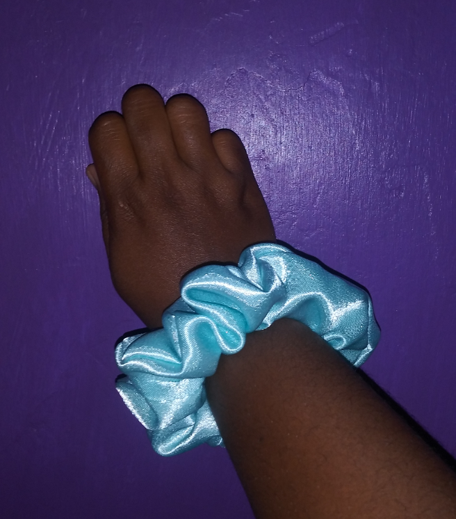 White Rain Scrunchie